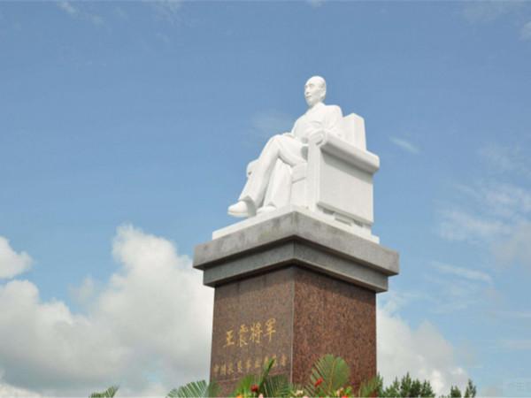 興凱湖當壁鎮：白稜河國界橋和王震將軍墓兩處景觀的背後