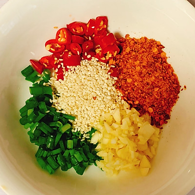 吃一次就愛上的麻醬肥牛拌麵，味道絕了