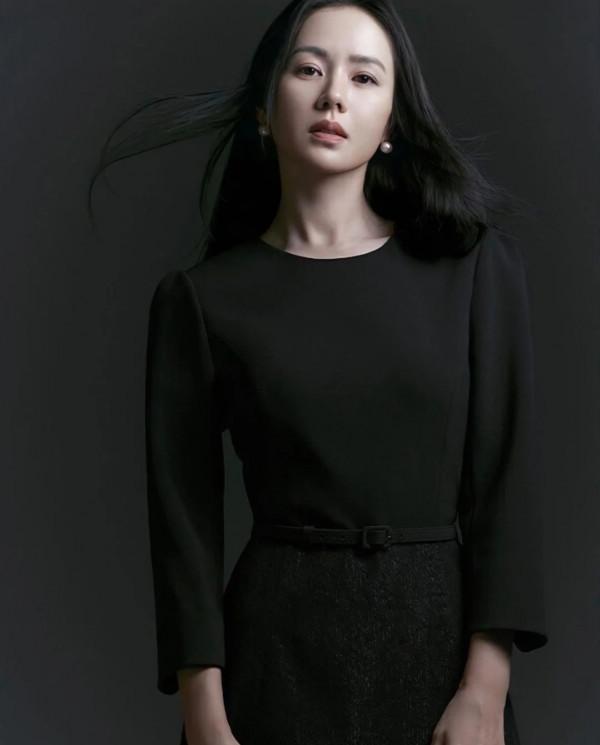 孫藝珍:她的美麗無法用語言來表達 孫藝珍:她的美麗無法用語言來表達