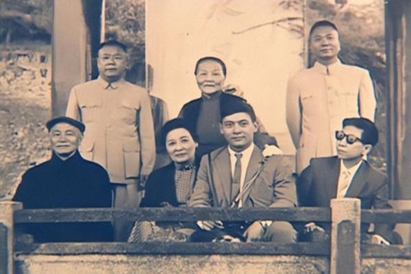 孔令偉：為了給狗騰位置，將國民黨元老趕下飛機，還多次開車撞人