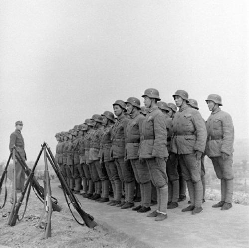 1982年，鄧小平為何堅決裁掉鐵道兵，3位將軍來&OpenCurlyDoubleQuote;求情&rdquo;都不行？