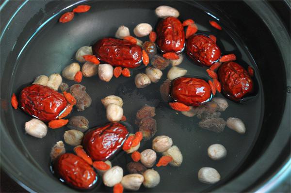 天氣寒冷，吃鴿勝過雞和鴨！上鍋一蒸香氣四溢，高蛋白好消化