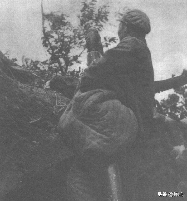 志願軍新兵炫耀槍法,老炊事員忍不住:就這水平?我來 志願軍新兵炫耀槍法,老炊事員忍不住:就這水平?我來