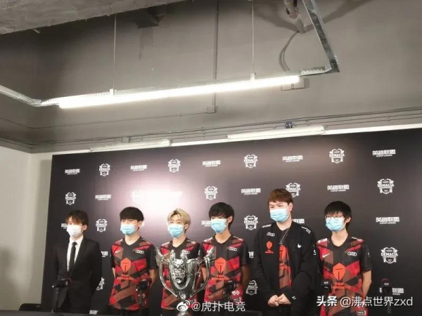 德杯上演血腥大亂鬥！TES奪冠！管澤元脫口秀狂奶UZI