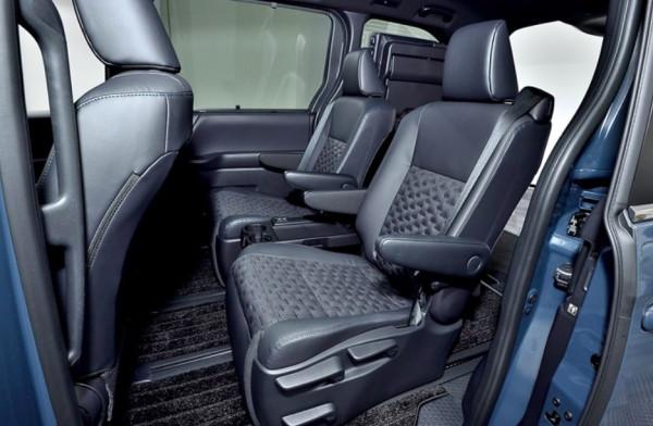 豐田再推兩款緊湊型MPV，Voxy/Noah配混動系統，啥時候引進國內