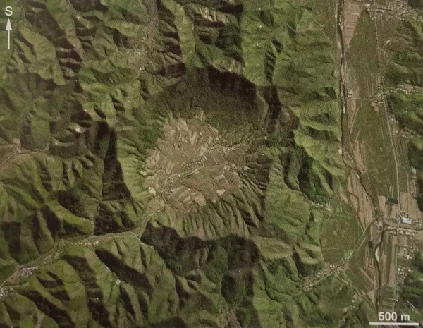 中國現存的兩個隕石坑形成於何時？山東曾星隕如雨？