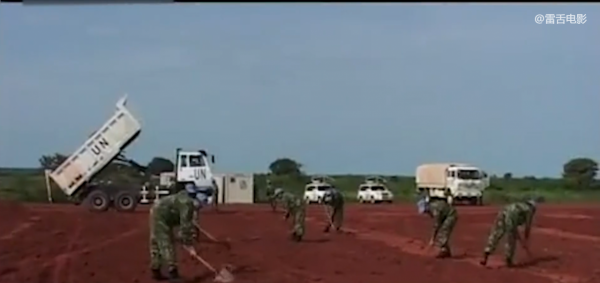 非洲最爛機場，整個機場全是泥巴路，總統的飛機差點墜毀！紀錄片