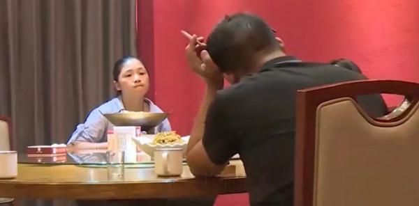 兒子跳樓輕生，究竟是母親太強勢，還是父親對兒子的關愛太少？