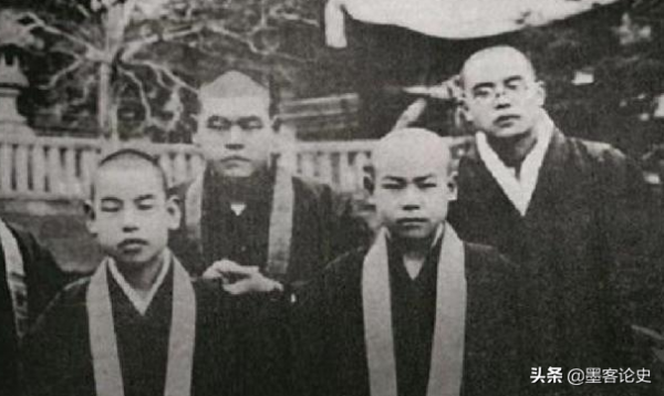 5年前,一日本老頭佩戴勳章來韶山,面向主席銅像哽咽:我是您的兵