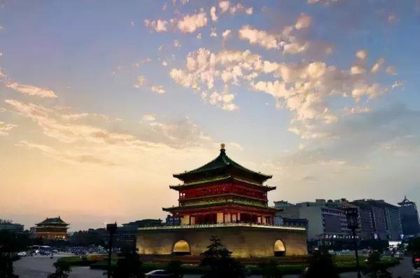 建國之初的六大行政區，它們各自下轄幾個省，領導人分別是誰呢？