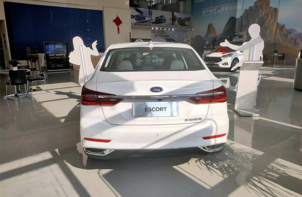 探店2021款福睿斯，1.5升動力依舊，頂配裸車價已到10萬內