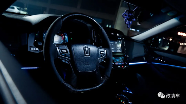 簡約又不失內涵的日規14代目豐田皇冠，只是為了完成兒時的夢