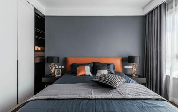 男導遊的家，用基礎的圖形加線條，裝扮出令人嚮往的家