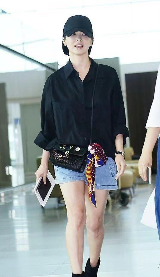 宋慧喬無濾鏡下暴露身高，穿襯衫配牛仔短褲，小短腿不像161CM