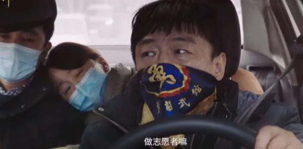 賈玲的新電影太好哭了，那些2021年曾溫暖過世界的凡人英雄，背後的故事我不敢看......