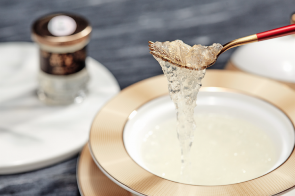 孕期堅持吃燕窩，漂亮媽媽不止保養10個月