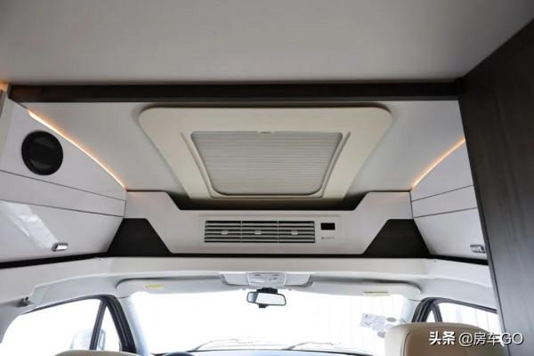 這臺房車有5種充電方式，車內電器語音控制，衛生間也是乾溼分離