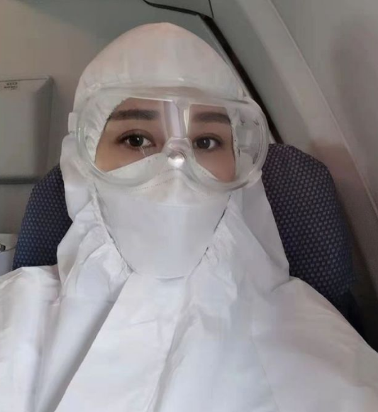 胡靜與家人分開一年終團圓，11歲兒子承包一日三餐，網友：太暖了