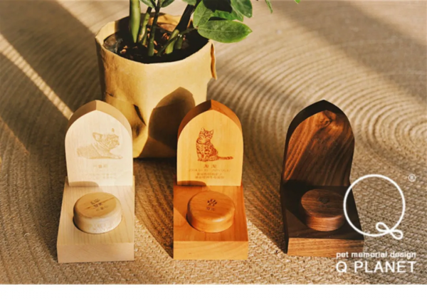 給7529個寵物做墓碑的女孩：有人拿來一片魚鱗，讓我給錦鯉做墓碑