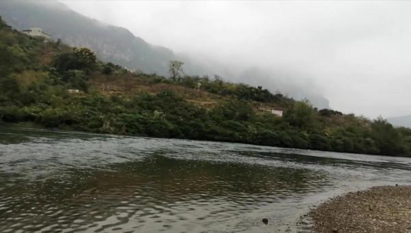 迷人的烏江源百里畫廊被濃霧遮住，我們被勸阻無功而返，無法理解