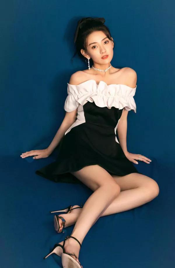 梁潔兩種風格的連衣裙，各有各的美，氣質溫文爾雅真是太美了