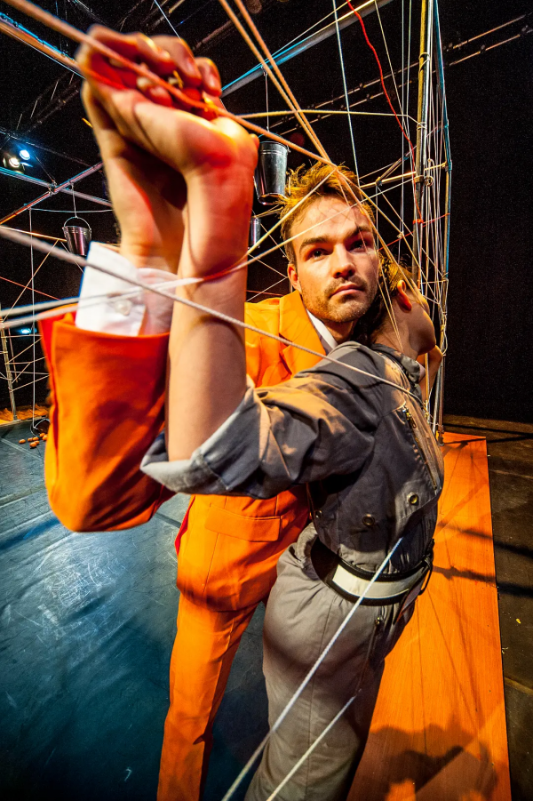 重生,野性如虎的自我——觀舞劇《虎生》有感 重生,野性如虎的自我——觀舞劇《虎生》有感