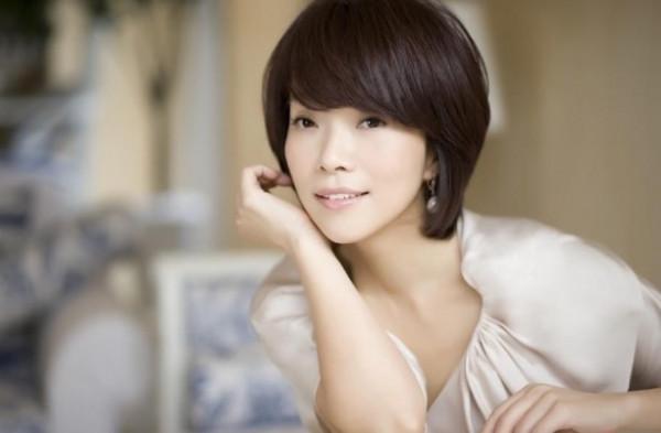 “南國天后”陳明，被時代拋棄的時候，連招呼都不會打