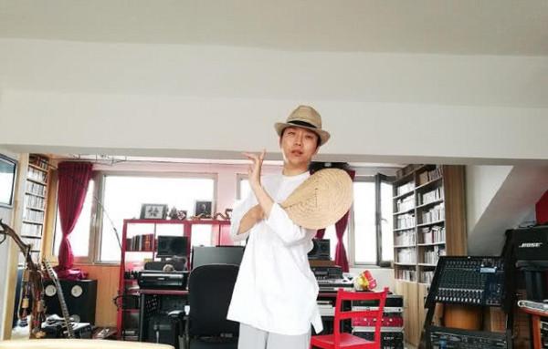 從“服務員”到“貴妃”，被辱罵的20年間，李玉剛究竟經歷了什麼