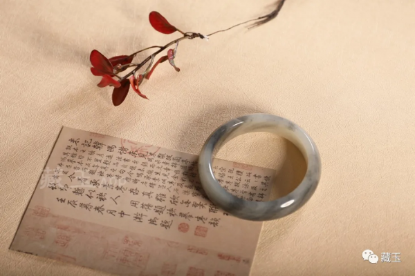 那些極為特殊的和田玉手鐲,誰不想擁有一個 那些極為特殊的和田玉手鐲,誰不想擁有一個