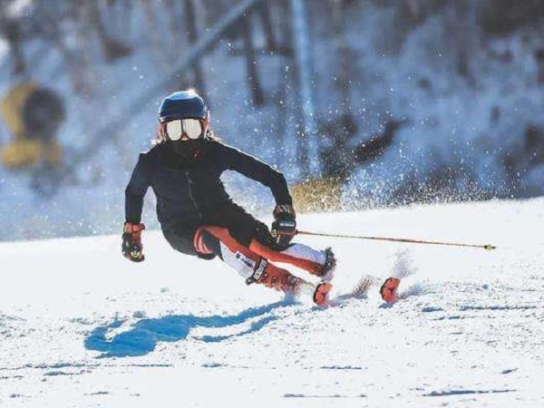 沒時間選觀光車-有時間去滑雪呀,慕了慕了「五菱」 沒時間選觀光車-有時間去滑雪呀,慕了慕了「五菱」