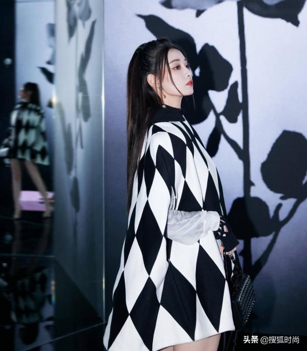 39歲的孫儷一身嫩綠色禮服依舊明豔似動人,一秒夢迴《甄嬛傳》 39歲的孫儷一身嫩綠色禮服依舊明豔似動人,一秒夢迴《甄嬛傳》