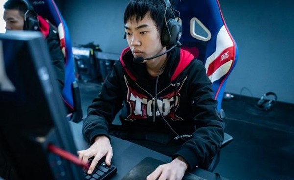 職業選手有哪些習慣？Faker切屏，Doinb記時間