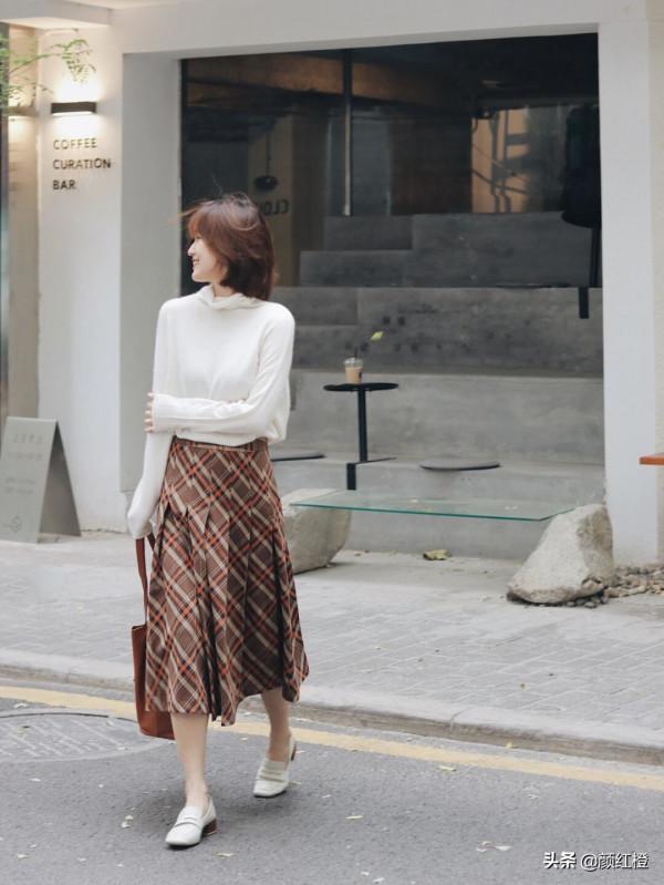 秋季怎麼穿出高階感?這幾組穿搭時髦又保暖,讓你氣質翻倍還實用 秋季怎麼穿出高階感?這幾組穿搭時髦又保暖,讓你氣質翻倍還實用