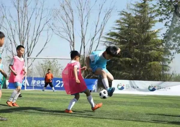 建業足球小鎮的15億，是如何被全部沖毀的？