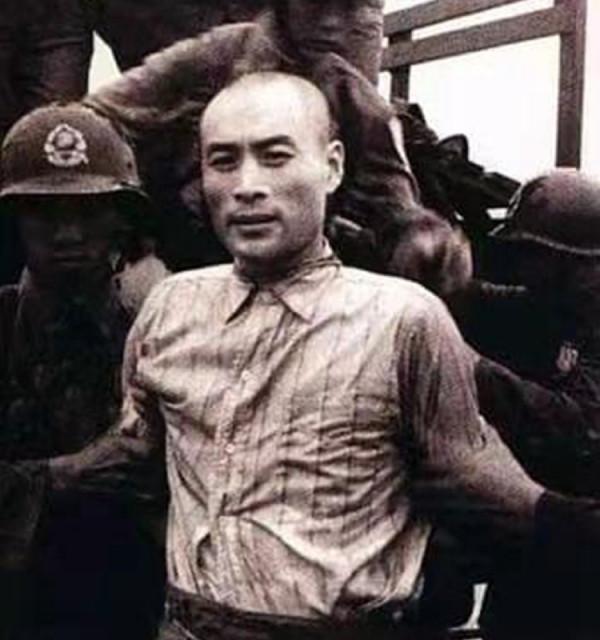 1950年，退守臺灣的蔣介石下令秘密處決一人，並要求：死要見屍