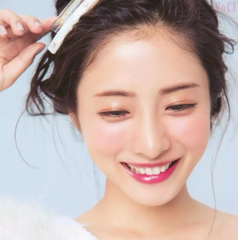 石原里美嫁給“一般男性”，和她背後的神秘組織大有關係