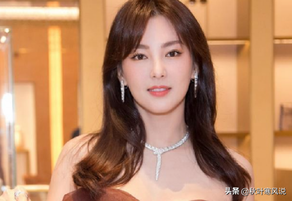 張雨綺現身北京機場,穿著時尚很漂亮,早年艱辛如今苦盡甘來 張雨綺現身北京機場,穿著時尚很漂亮,早年艱辛如今苦盡甘來