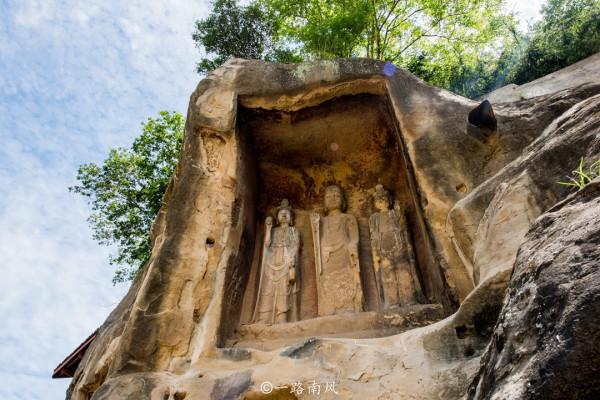 四川廣元這片懸崖佛窟好壯觀，未來有望成為世界遺產，你去過嗎？
