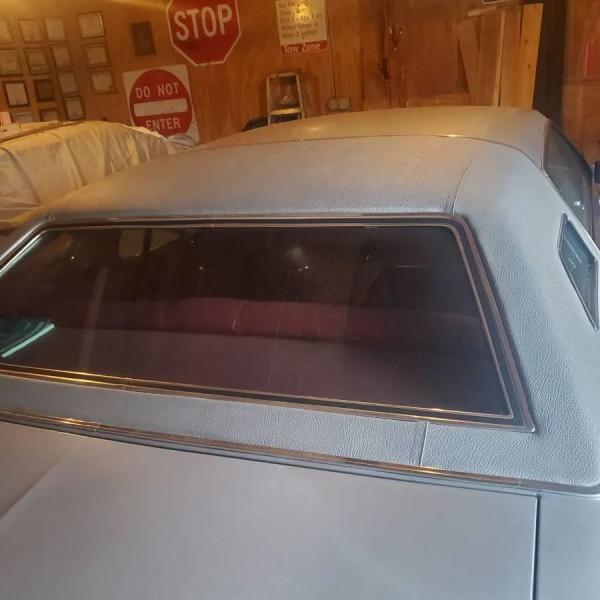 買了新車，不開就是玩！1976 年福特雷鳥僅行駛3&comma;200英里