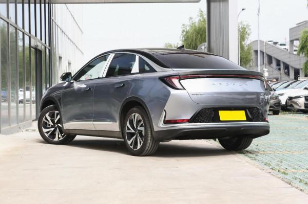 售價25.19-34.49萬，極狐阿爾法S四款配置如何選？