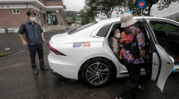 韓國農村空巢老人太慘！出門全靠走，村落十室三空，留守皆老人