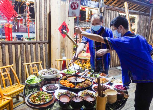 土家風情吊鍋宴，不容錯過的恩施美食，有種品嚐家鄉味的感覺