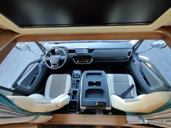 48V電+3.0T動力,有雙冰箱、電動床,實拍輕鬆跑川藏的卓美亞房車 48V電+3.0T動力,有雙冰箱、電動床,實拍輕鬆跑川藏的卓美亞房車