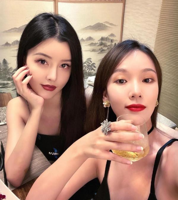 新加坡籍雙胞胎組合BY2,曾經的清純姐妹花,現在的網紅整容臉 新加坡籍雙胞胎組合BY2,曾經的清純姐妹花,現在的網紅整容臉