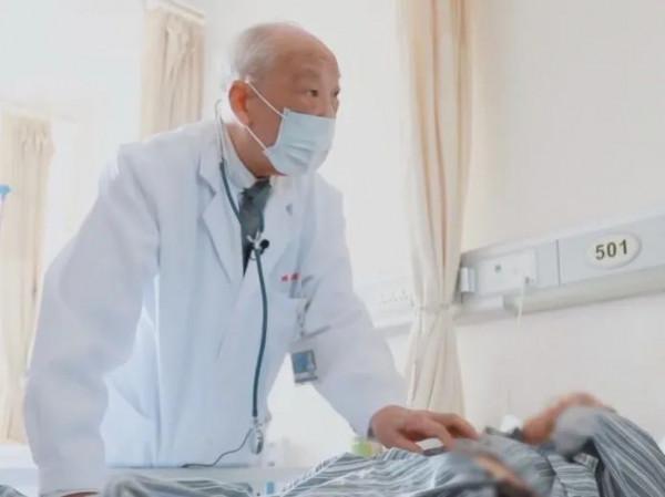 98歲堅持查房，這位院士拒絕申請專利，讓救命藥僅售290元還納入了醫保