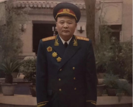 開國上將低調樸素，他的妻子去醫院看病，竟被護士嘲笑為鄉巴佬