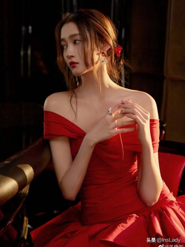 我的社恐女同事，一到年會就變名媛了？