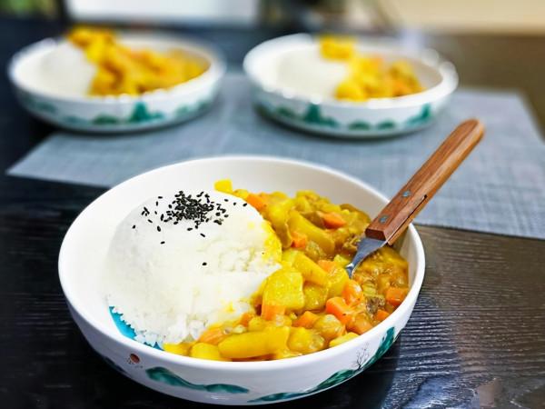 太好吃了，咖哩飯原來這麼簡單！外面賣68一份，自己做28元3大盤