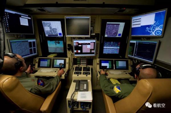 “我坐在空調房中殺死了那個阿富汗人” “我坐在空調房中殺死了那個阿富汗人”