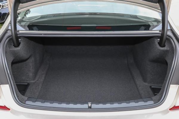 解讀寶馬325Li M運動曜夜套裝，配2&period;0T&plus;8AT，軸距2961mm，有多香？